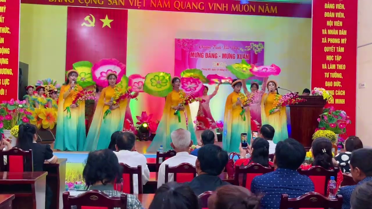 Ngày Tết Việt Nam- tốp ca múa Tiểu học Phong Mỹ 2