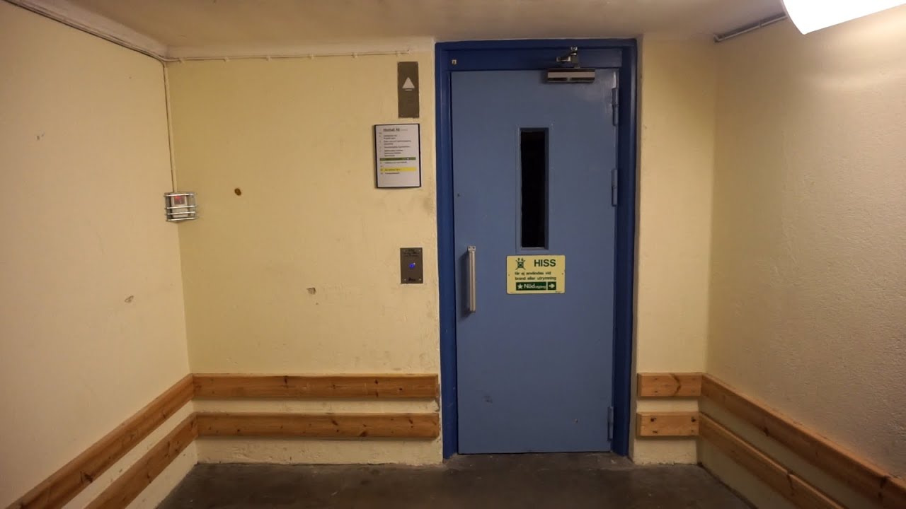 1950 unknown traction passenger elevator without inner doors (generic mod) @ Hospital, Falun, Sweden