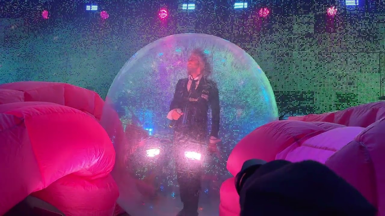 The Flaming Lips - Fight Test live in London (Eventim Apollo, 28.04.2023)