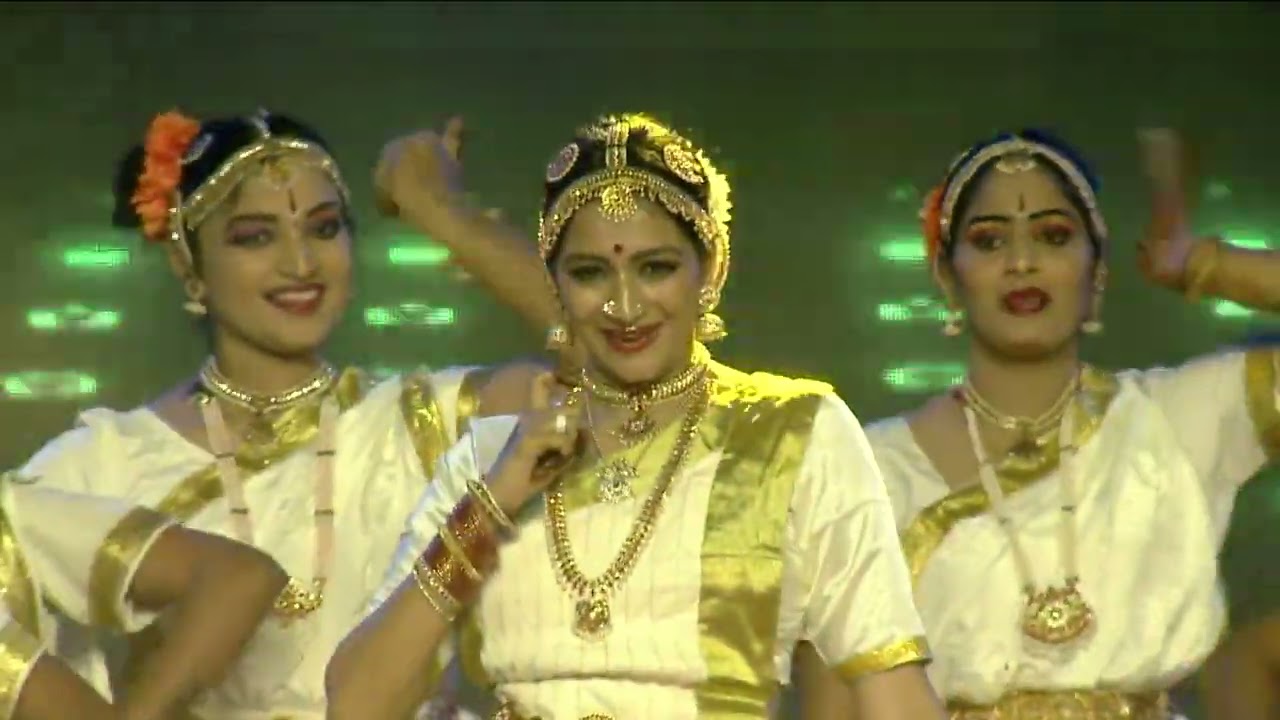 #Megastar #Chiranjeevi gives a #standing #ovation for Dr. Preeti's performance!