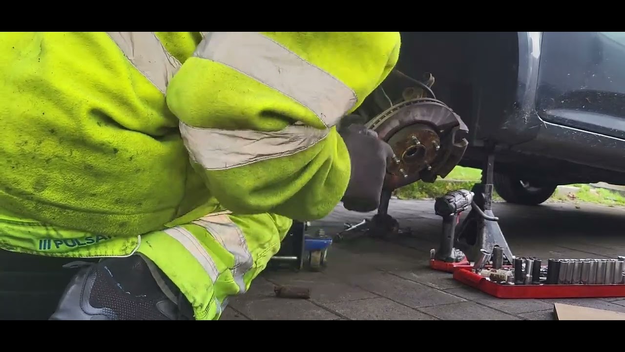how to replace  clutch without dropping down the gearbox the subframe  KIA CEed 10