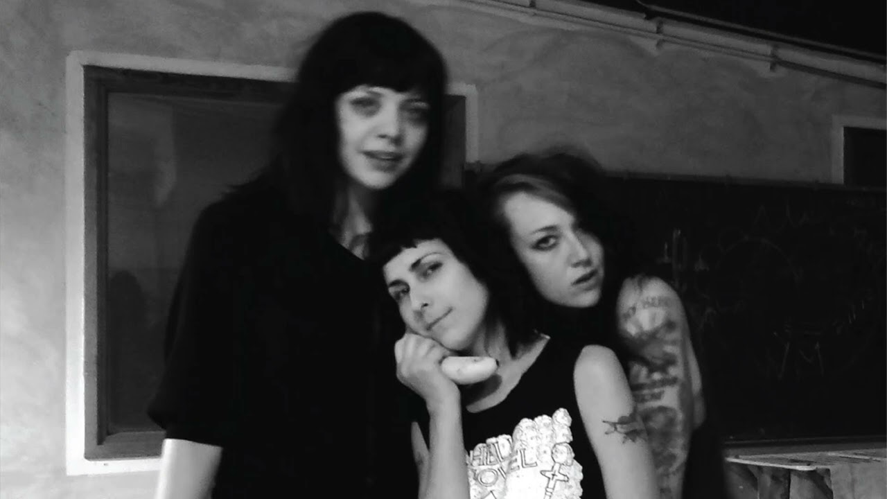 The Coathangers 