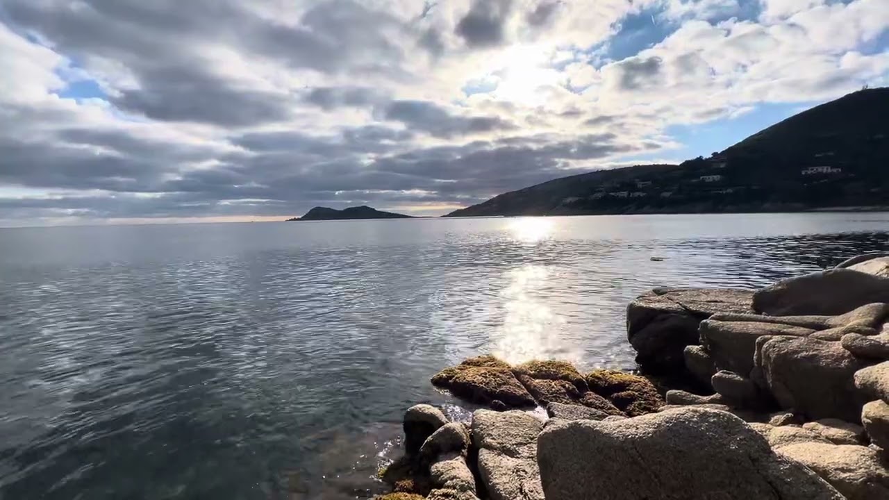 Bruits d’eau de la Mer Méditerranée dans les rochers, glouglous tout doux