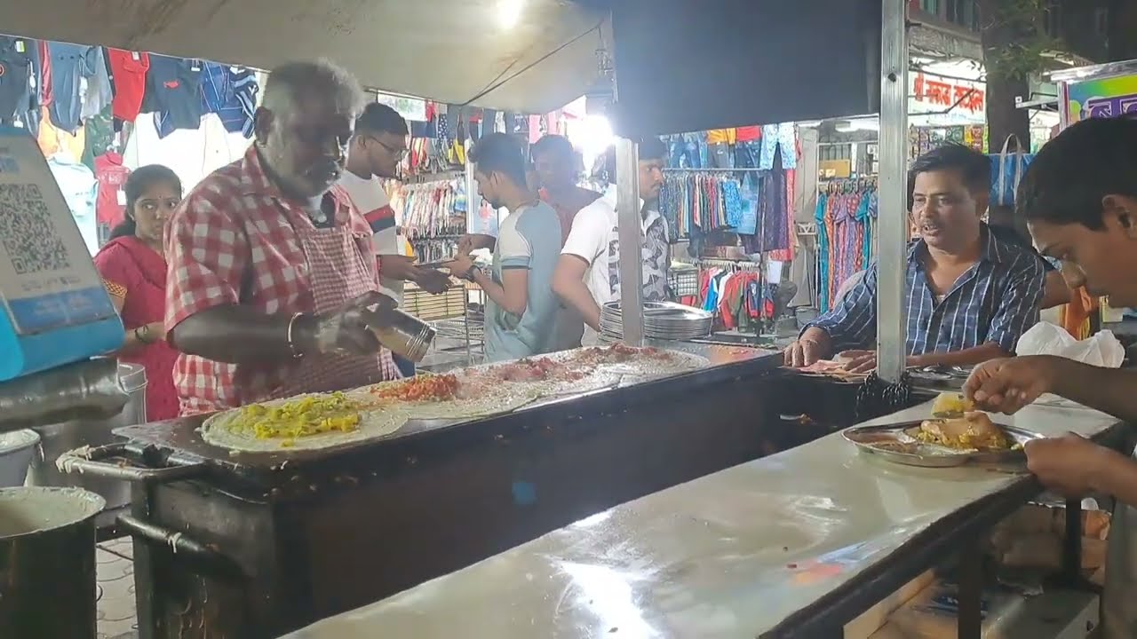 Mumbai's famous DosaWala 😍 Rajnikant Style Dosa