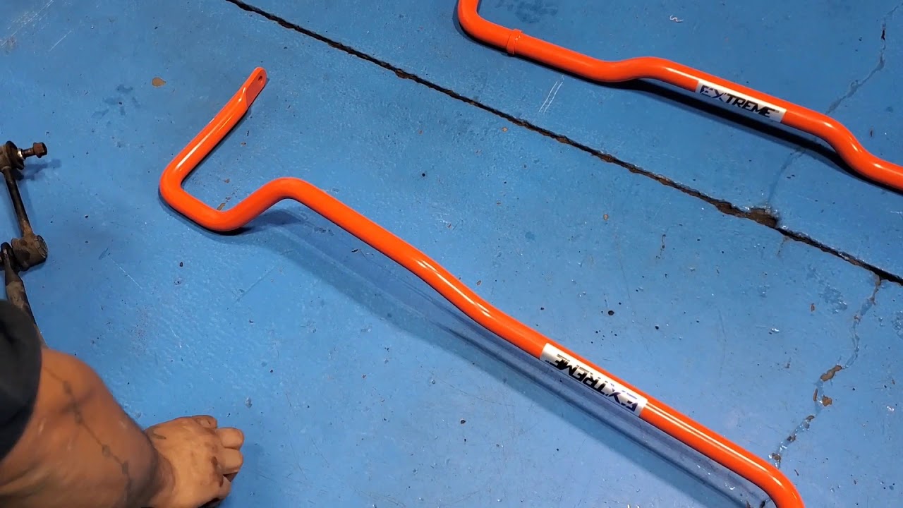 Installing Sharkracing sway bar on Tiburon