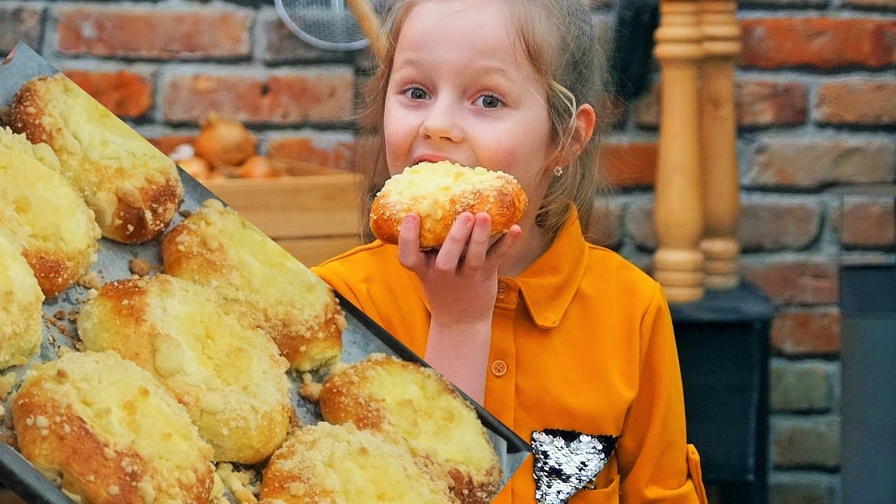 Bułki drożdżowe z serem i kruszonką  GOŚĆ SPECJALNY  / Oddaszfartucha