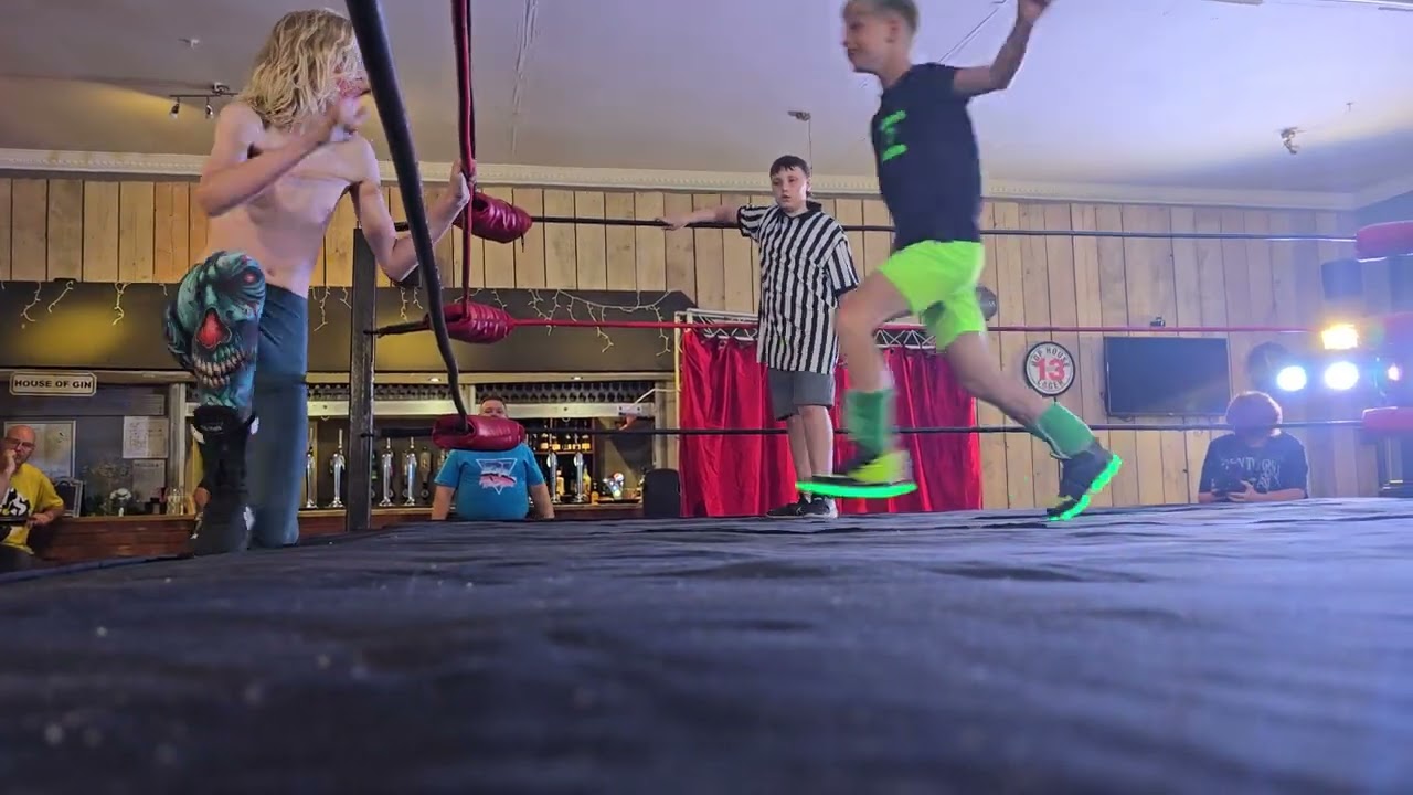 Hurricane Harrison vs The Smiler.                   Falling Starr Wrestling 17/08/2024