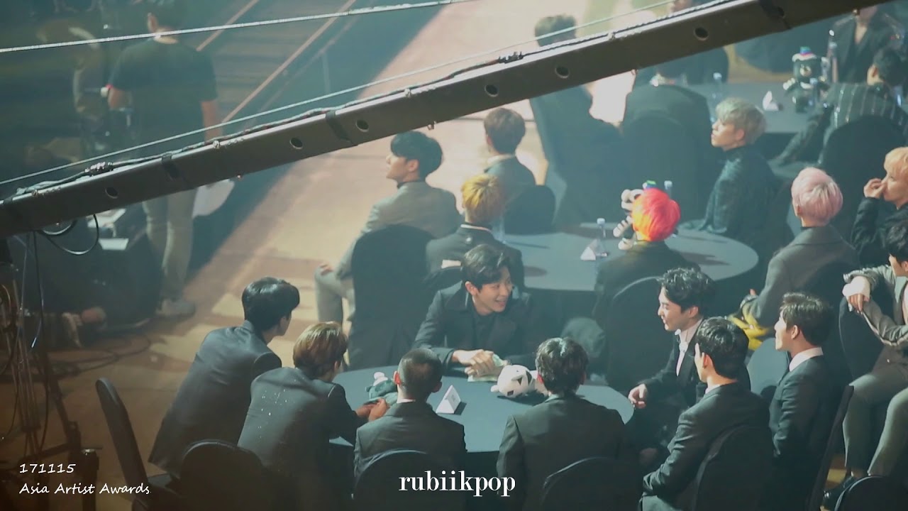 171115 AAA - EXO chatting with each other 엑소 수다 (Asia Artist Awards)
