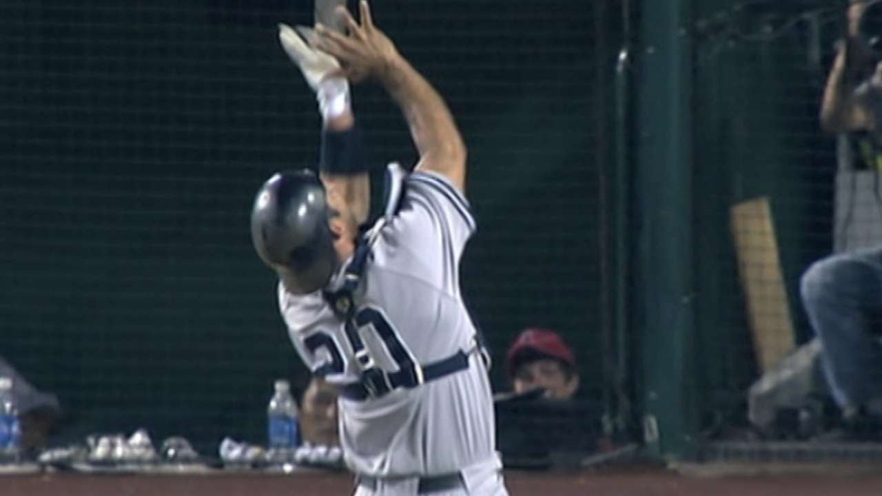 NYY@LAA: Posada makes the gloveless catch