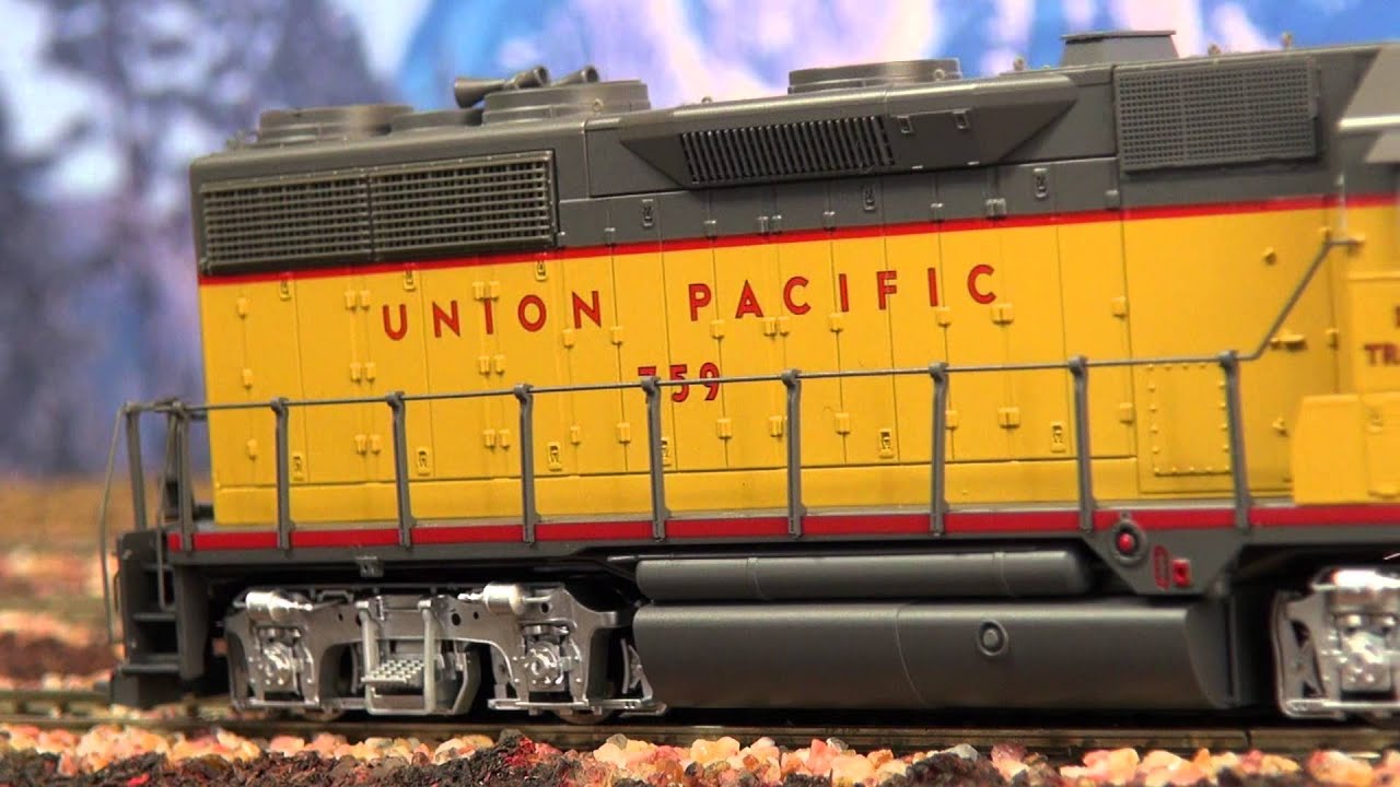 Tripleheader EMD GP35 SP SF UP
