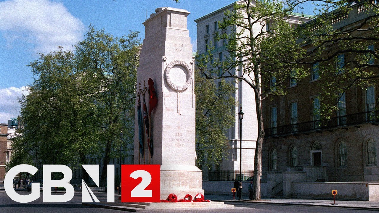 WATCH: Dawn piper at the Cenotaph on VJ Day