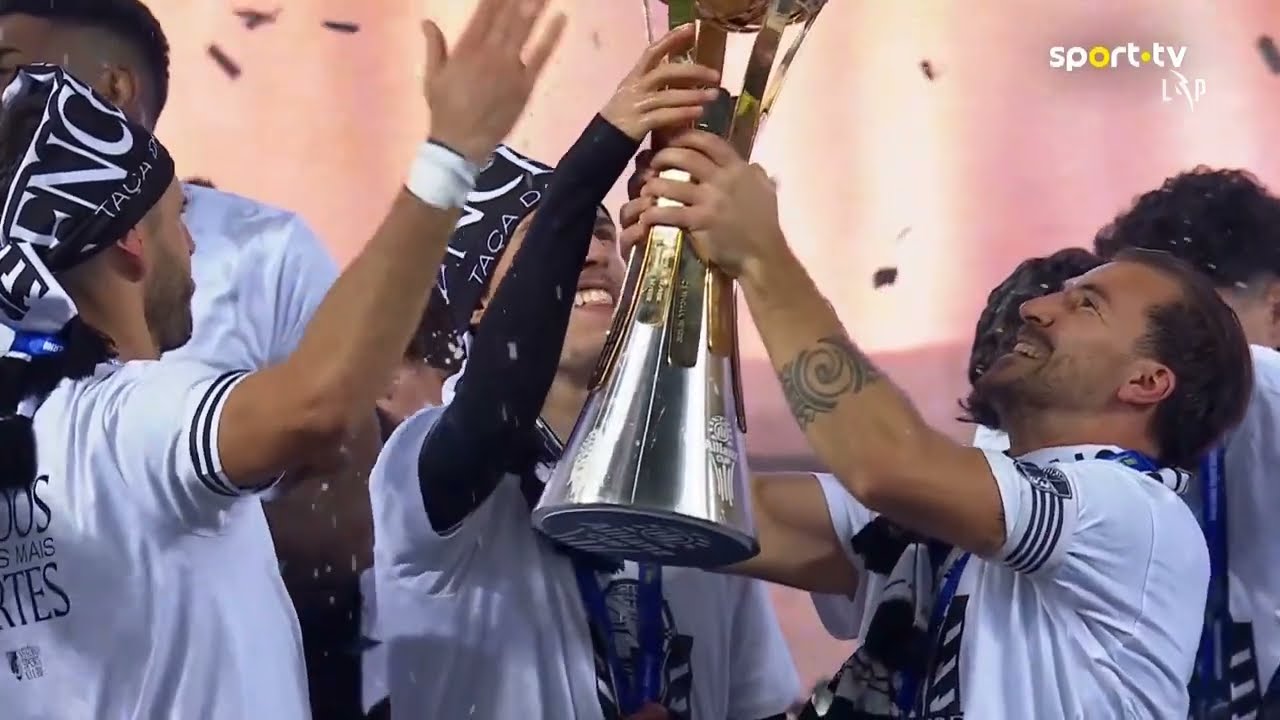 Ta&ccedil;a da Liga: Cerim&oacute;nia final da entrega do trof&eacute;u ao Vit&oacute;ria SC