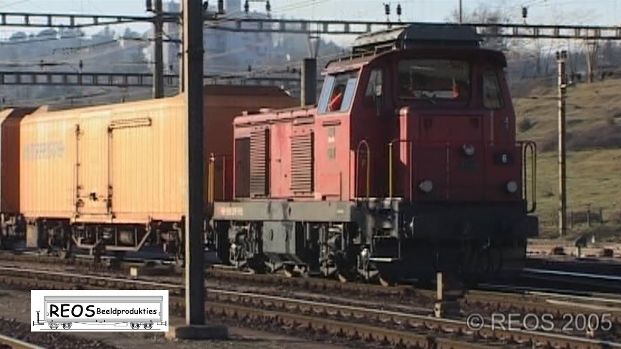 2005 [SDw] Chiasso station p 4 of 4, Swiss - Italian border, SHUNTING wagons over 