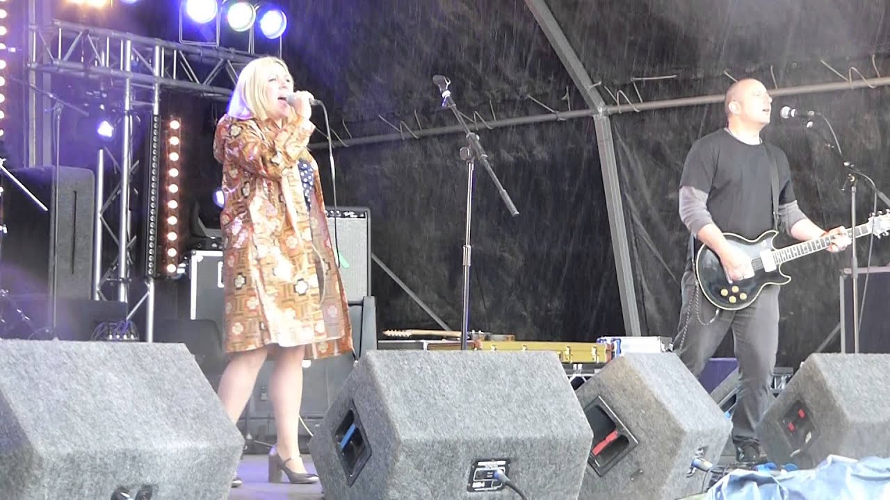 Darling Buds - Sure Thing (live at Indietracks 2015)