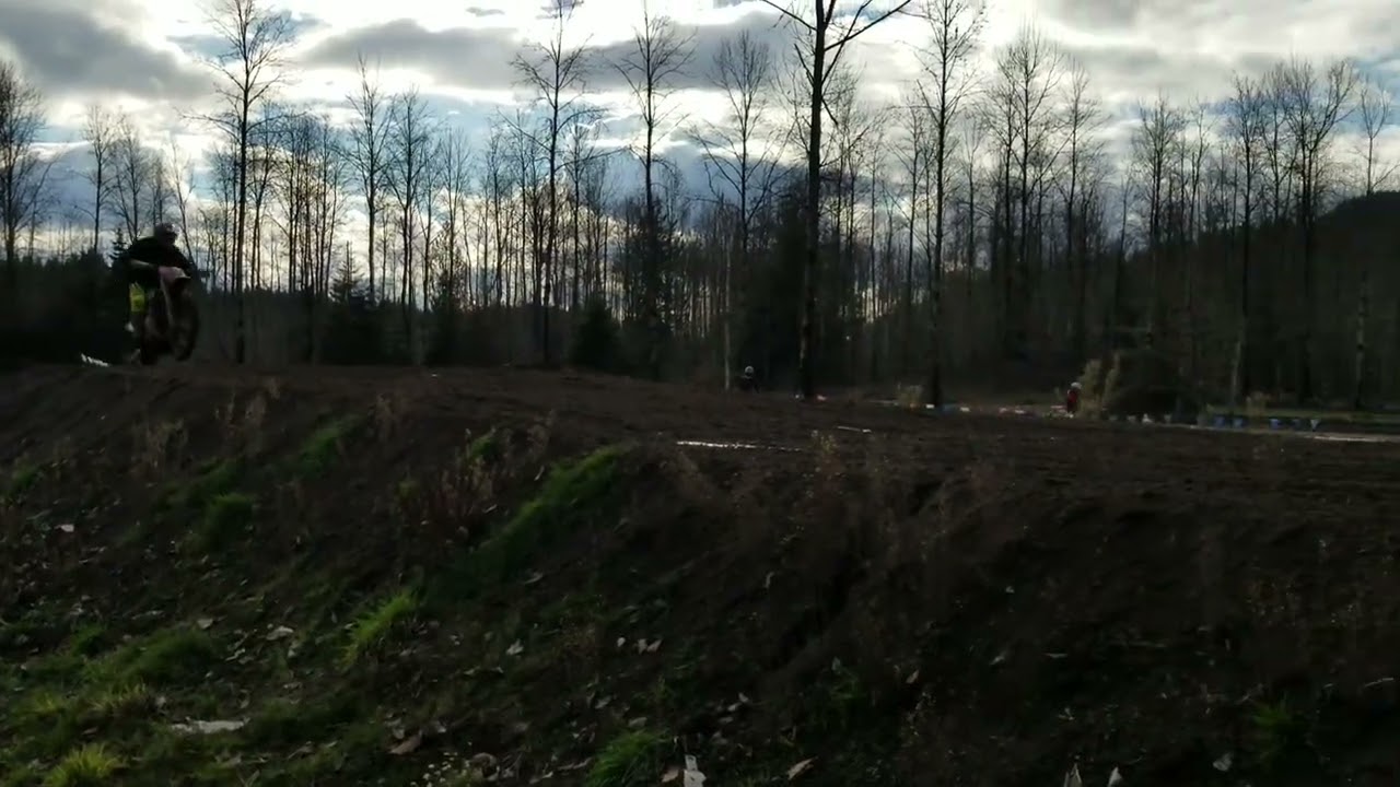 Kyle Ragsdale #35.. a flat tracker jumping 😂🤣