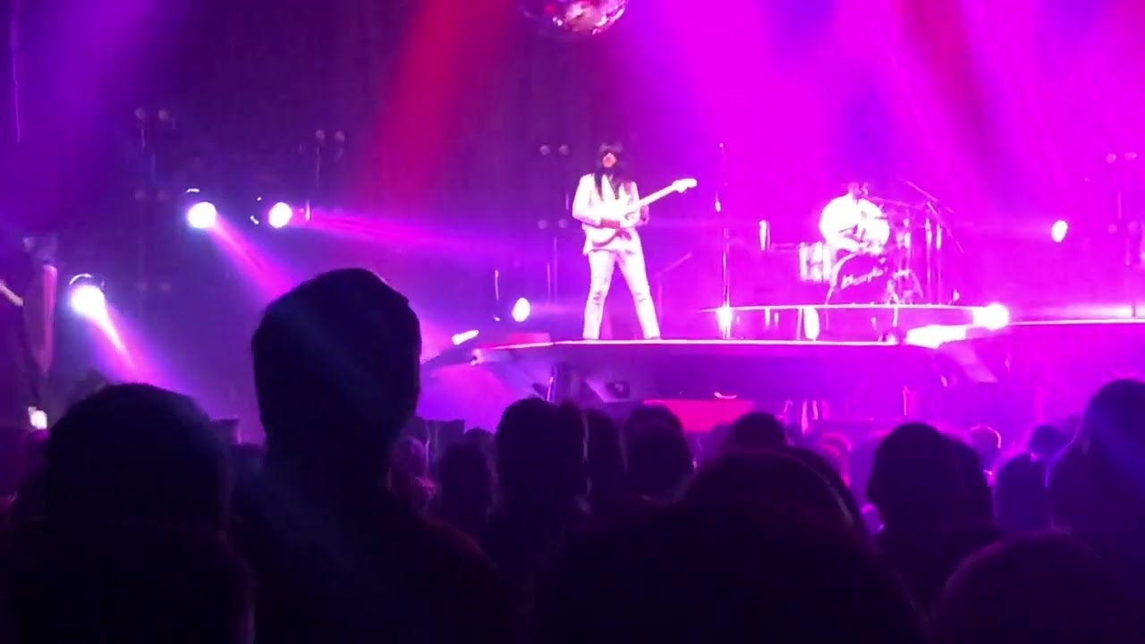 Khruangbin live @ Pittsburg 80's,90's classics & hip-hop medley