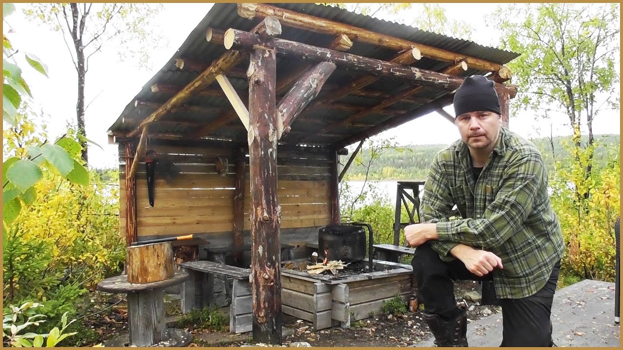 Bushcrafting a BBQ Roof -  DIY