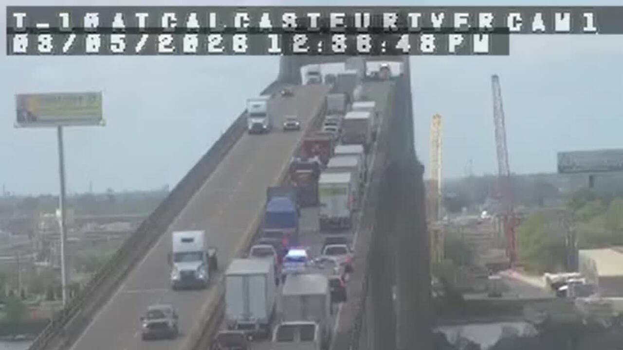 Crash causes slowdown on I-10 West on Calcasieu River Bridge