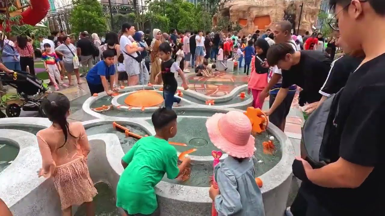 Lavish #Mall with a #beautiful  #city  #park