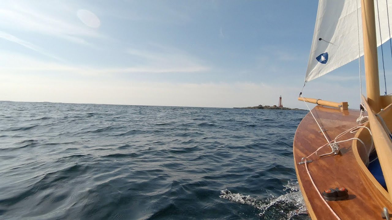 Sailing to the lighthouse Pater Noster in an open sailing canoe and boom camping at Kyrkesund #150
