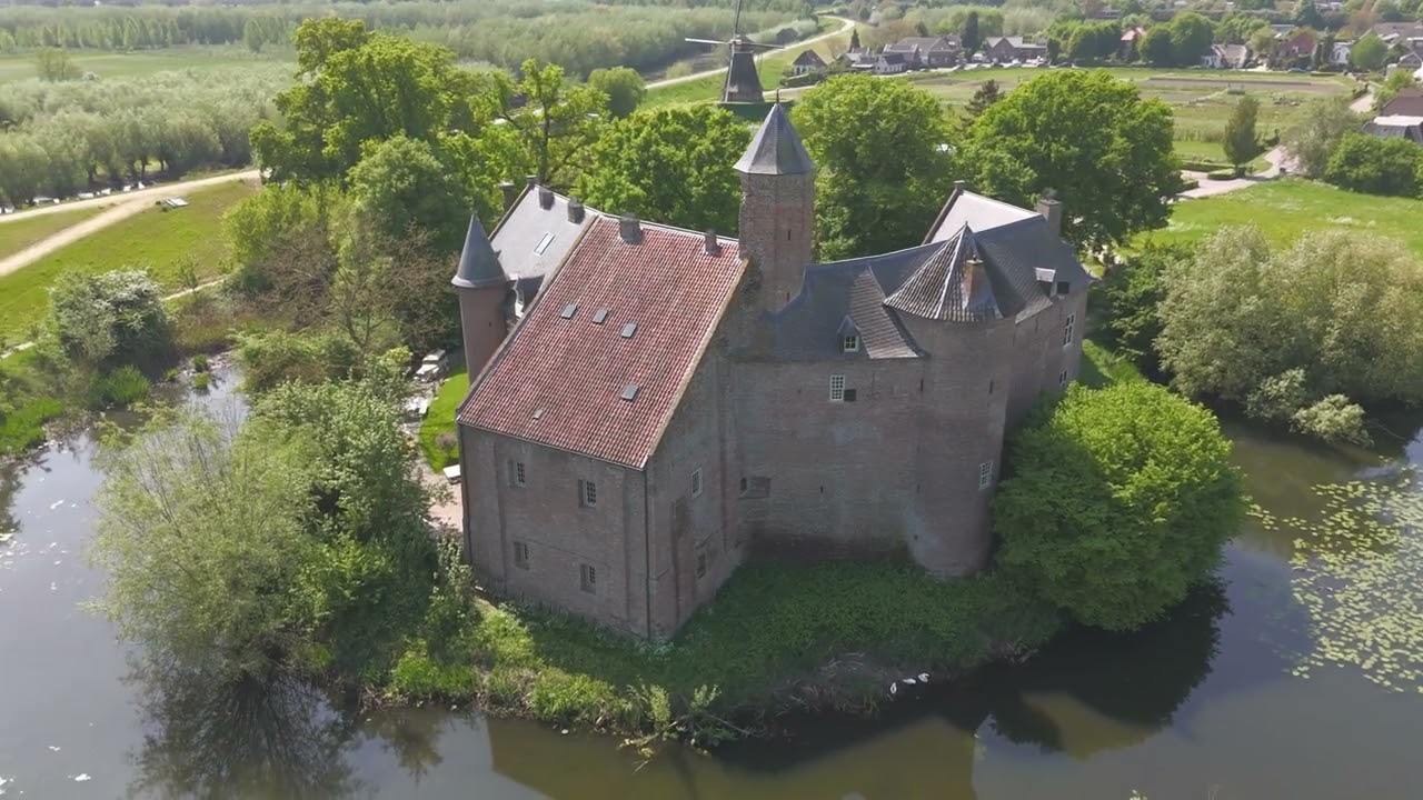 Kasteel / Castle Waardenburg #castle #history #drone #netherlands #nature