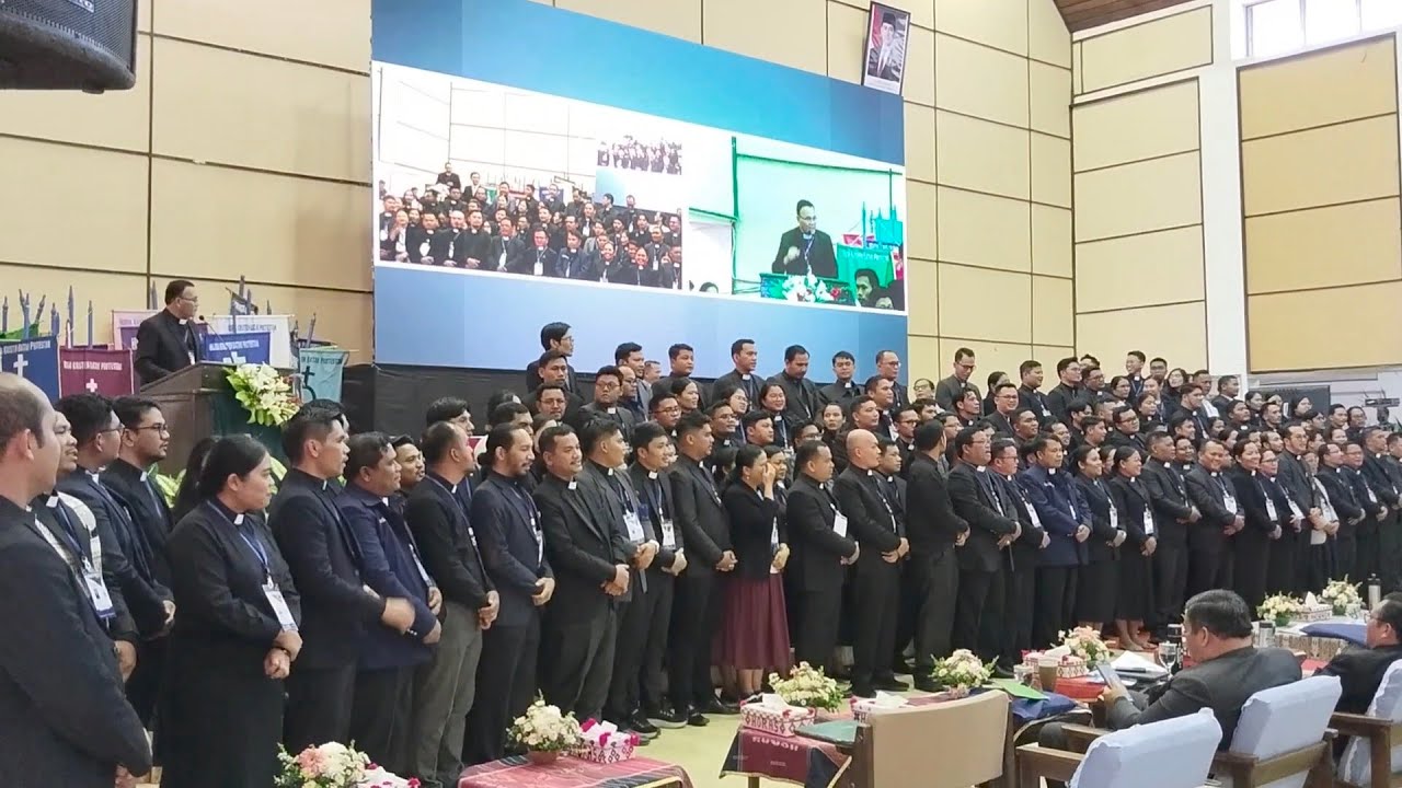 RAPAT PENDETA HKBP, SETELAH BERITA MENINGGAL 21 ORANG, KINI LAHIR 190 ORANG PENDETA BARU DI HKBP