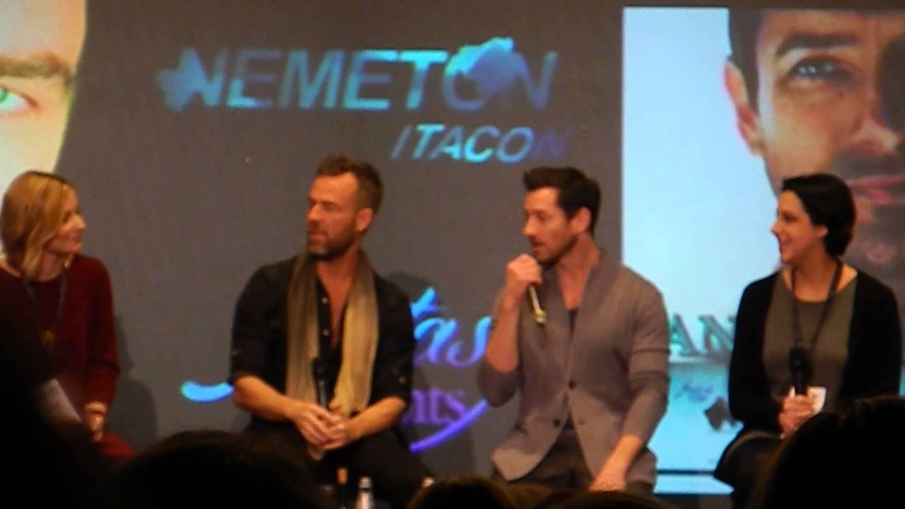 Jr Bourne, Ian Bohen drinking wine on stage @ NemetonItaCon 20/12/14