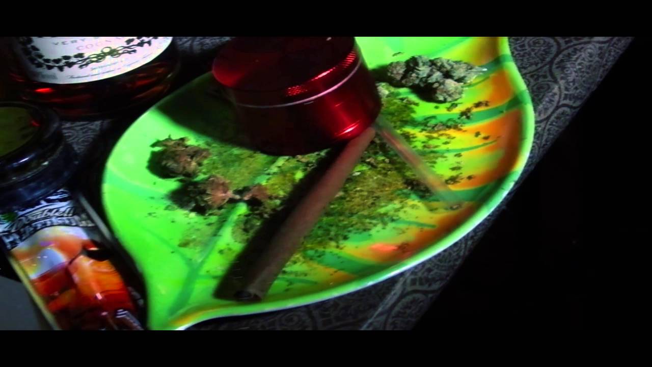 FFFamily - Too Young (Official Video) youngfrans , capone , Y.M