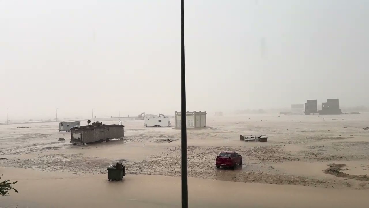 Heavy Rain with Thunderstorm & Lightning | Qatar
