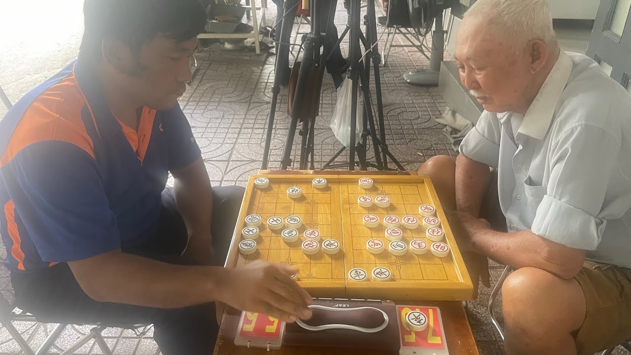 Chú Việt hôm nay ngồi buồn liền tìm Minh La tấu hài vui thiệt!