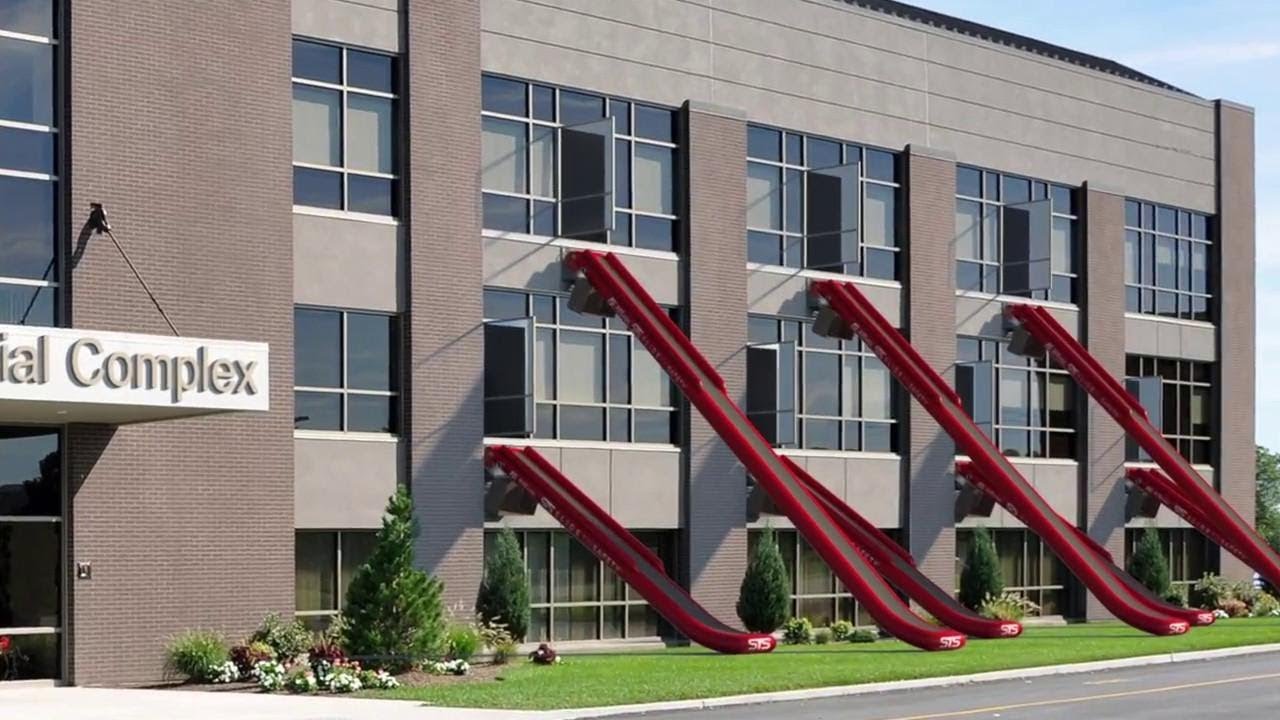 這充氣逃生滑梯, 遇到火災6秒彈出, 承重453斤, 適合在校園推廣