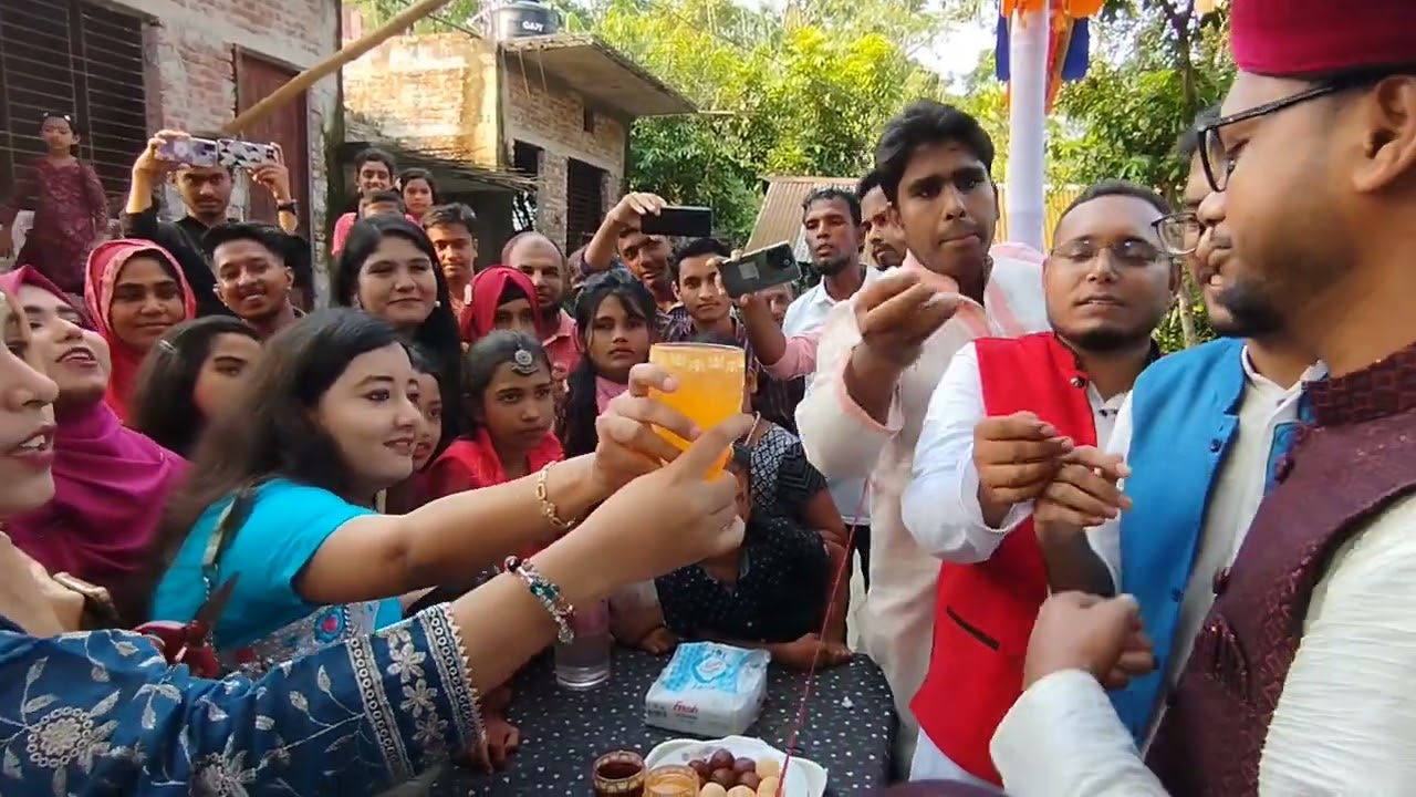 বিয়ের গেইট আটকে নাশকতা।।।।।।।