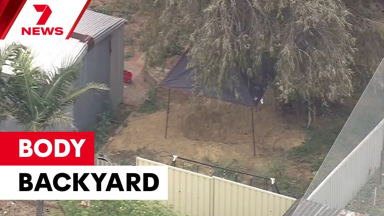 Man found dead in the backyard of an Orelia home | 7NEWS