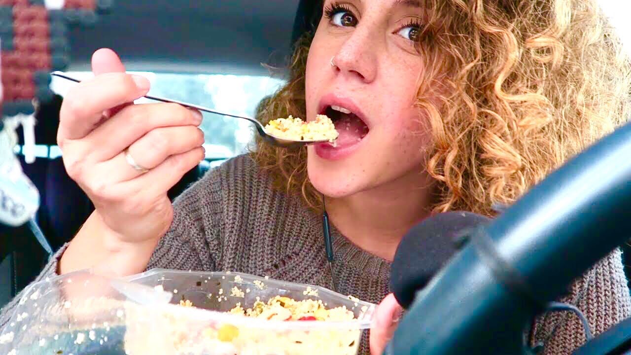ASMR ITA || EATING SOUNDS🥪IN THE CAR🚘 Pausa Pranzo IMBARAZZANTE!🙈😅