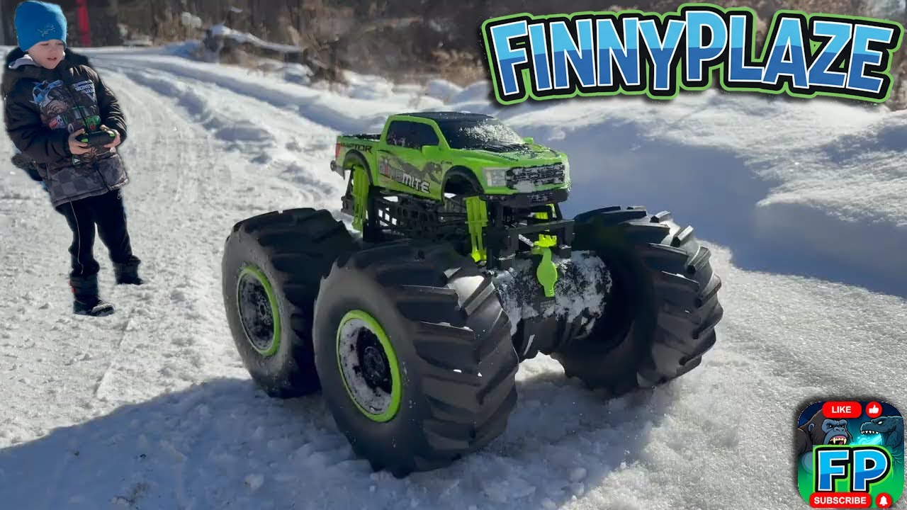 R/C Ford Raptor Dinomite monster truck in the snow  👹🛻💥🦖🎮⛄️ @ford @Motordayz