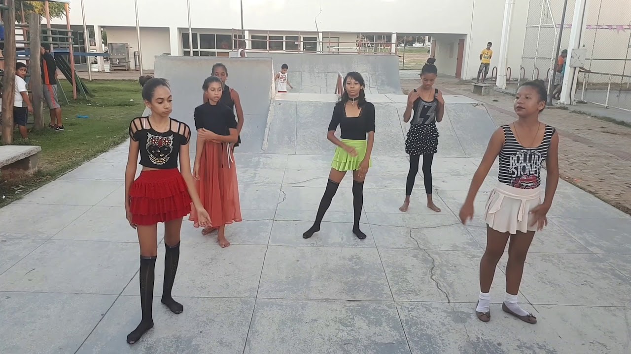 Coreografia de conscientização ambiental. Música: Planeta Água