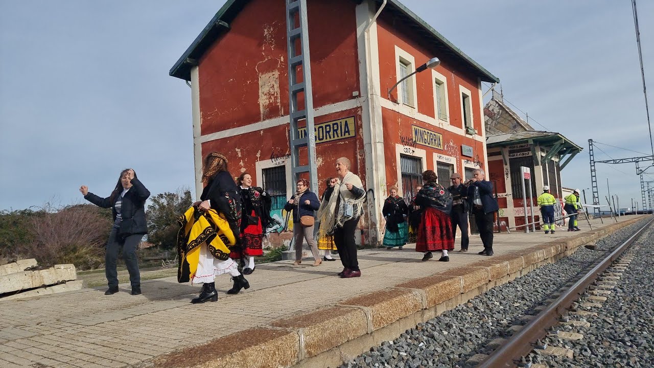 Baile en la Estación de Mingorría, la cual será demolida con desprecio al patrimonio el 6/02/2024