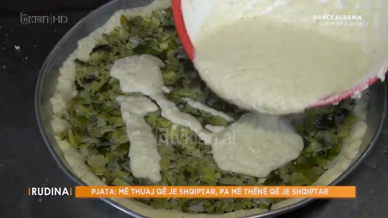 Pjata &ldquo;m&euml; thuaj q&euml; je shqiptar pa m&euml; th&euml;n&euml; q&euml; je shqiptar&rdquo;, Altin Prenga sjell gatimin tradicional