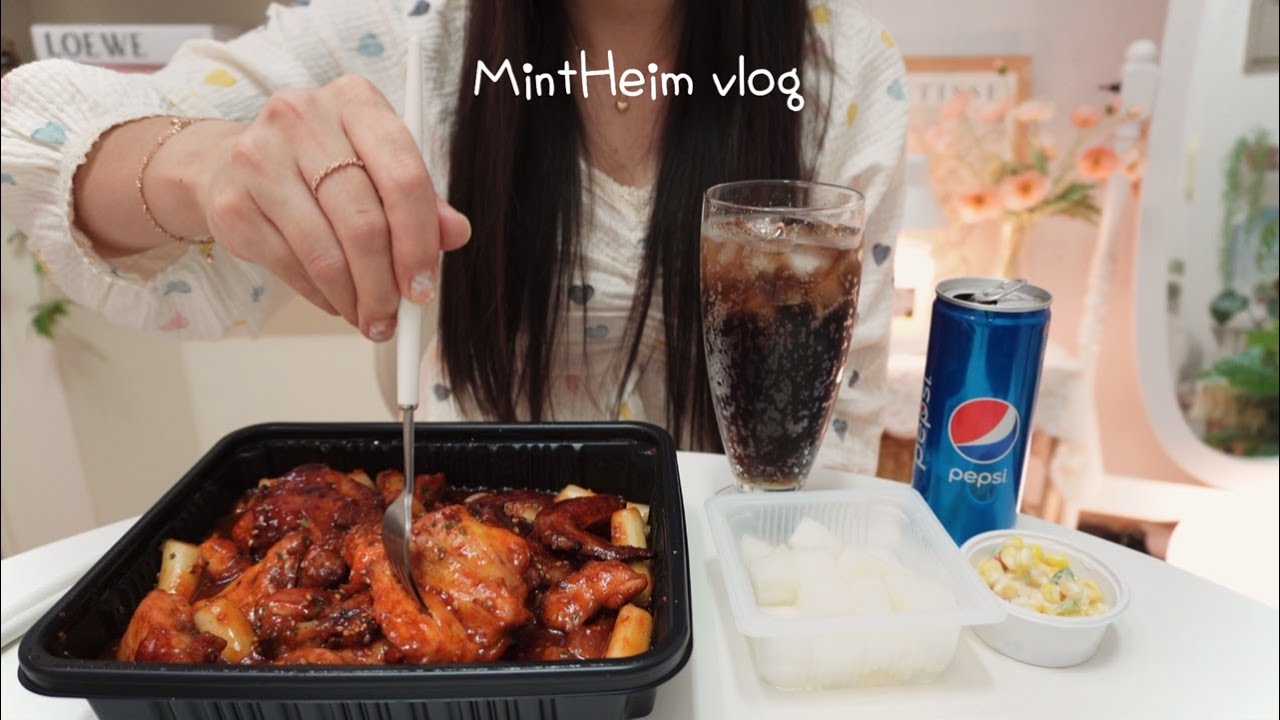 SUB)Корея food vlog🥘Как есть популярный в Корее латте☕Mart shopping🍗Spicy Chicken BBQ (Mukbang)