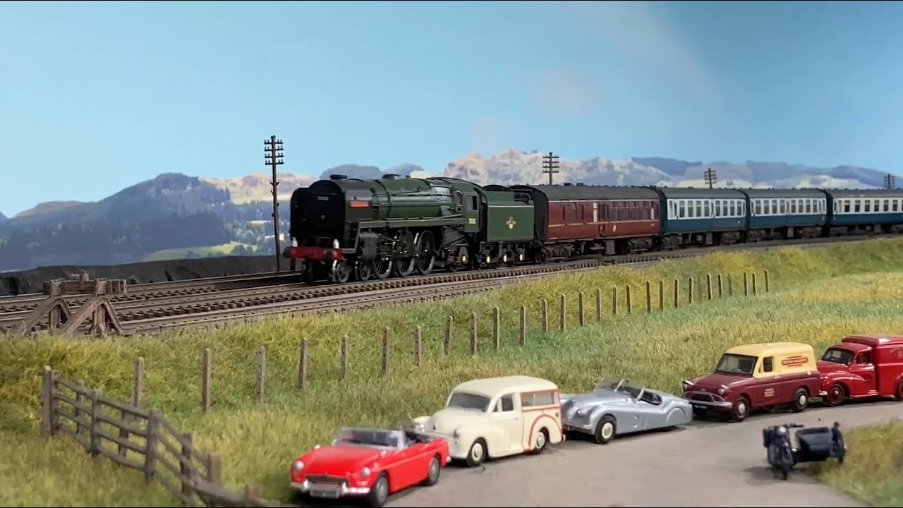 15 Guinea Anniversary Special: Hornby Oliver Cromwell on IT57