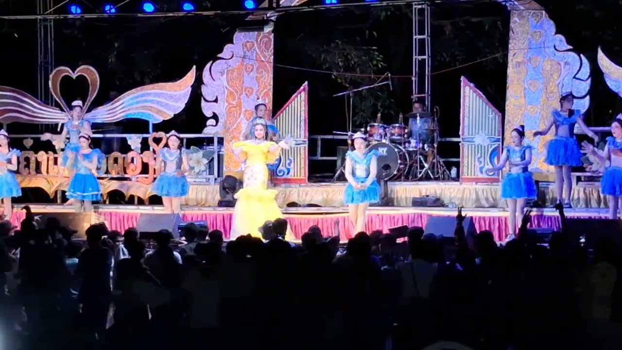 ลีลากานฟ้อนของนางเอกแพงสี