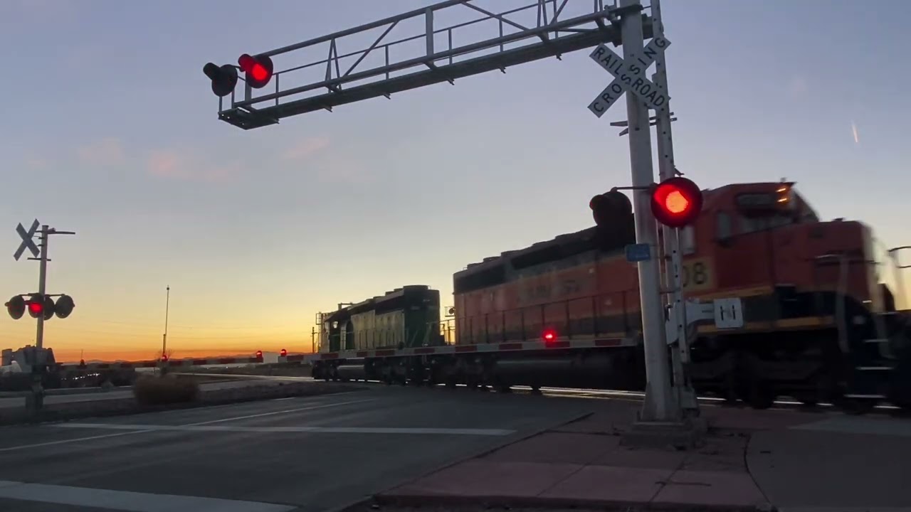 (Last catch of 2025) BNSF 104th Ave Railroad Crossing, Commerce city Colorado 
