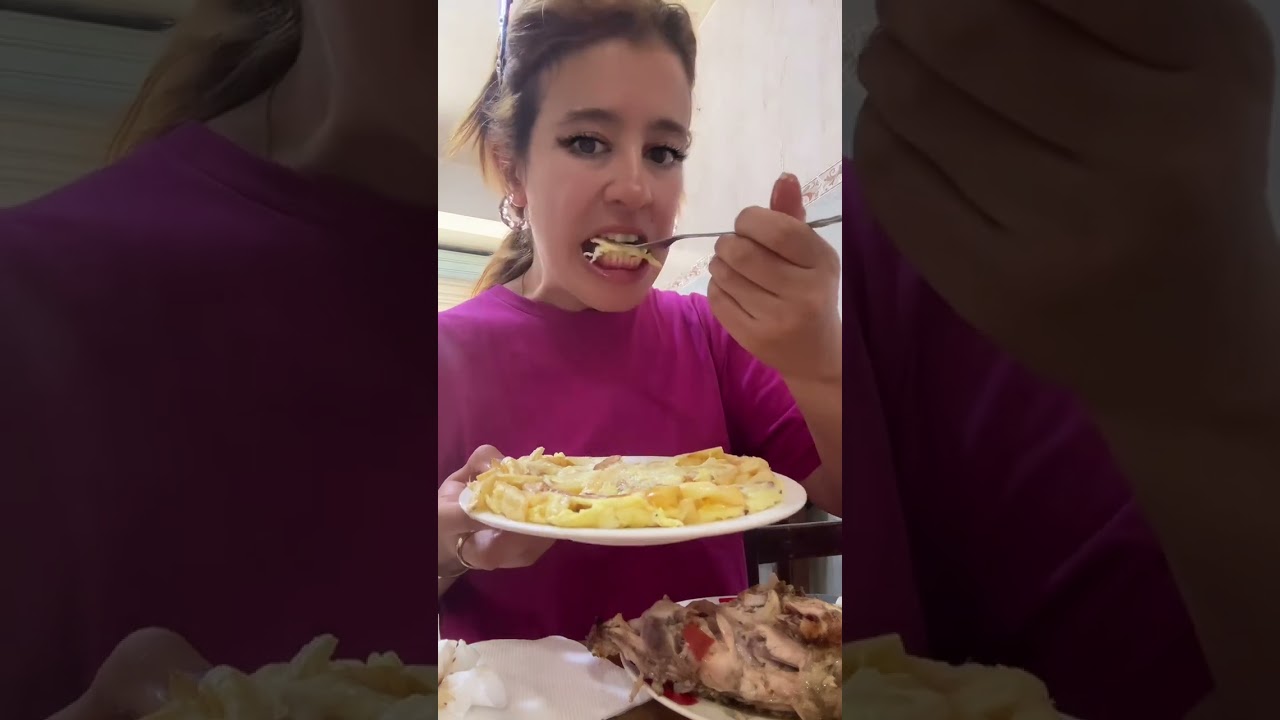 اليوم فطوري فالمطعم حجم عائلي و لذيذ 😍