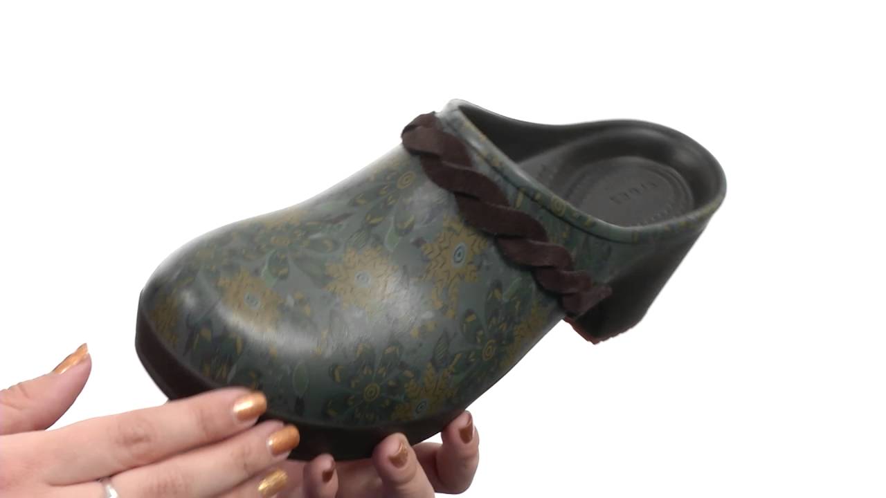 Crocs Sarah Graphic Clog  SKU:8726785