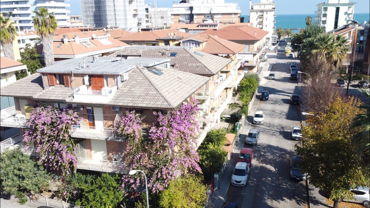 Porto d’Ascoli, in zona mare, ampio bilocale con balcone perimetrale