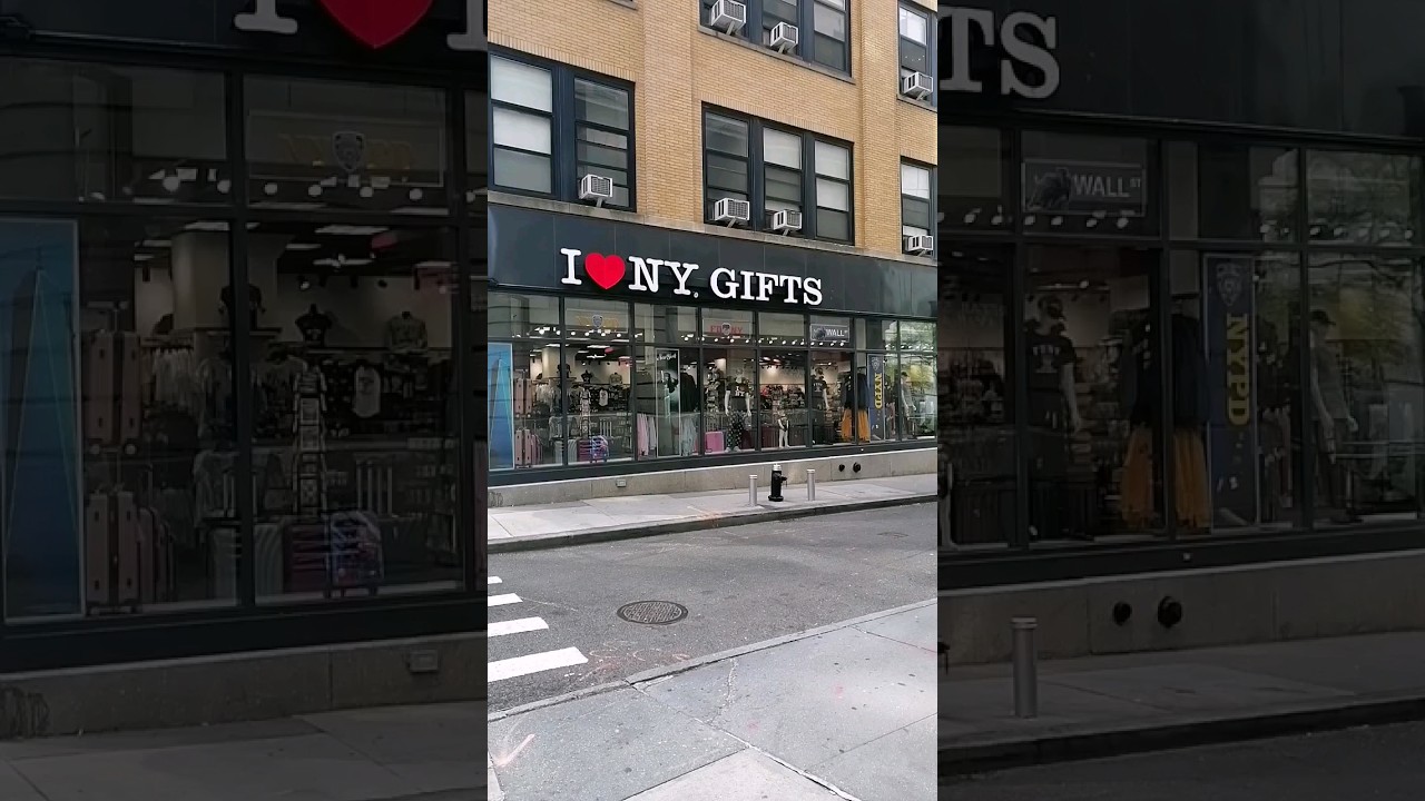 New York Gift shop! #manhattan #newyorkcity #newyorknewyork #nyc #traveling #travel