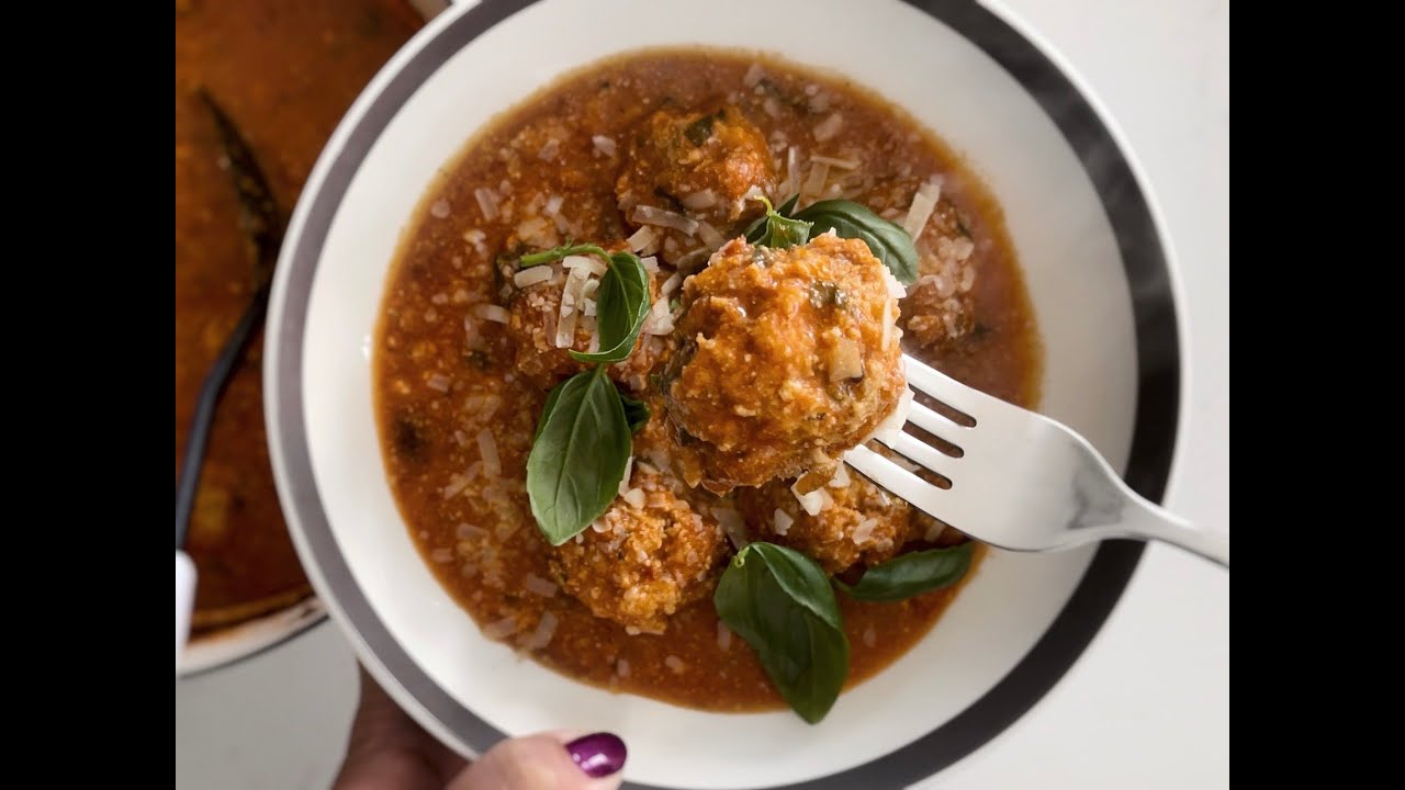 turkey ricotta meatballs in garlicky tomato sauce | from: alana