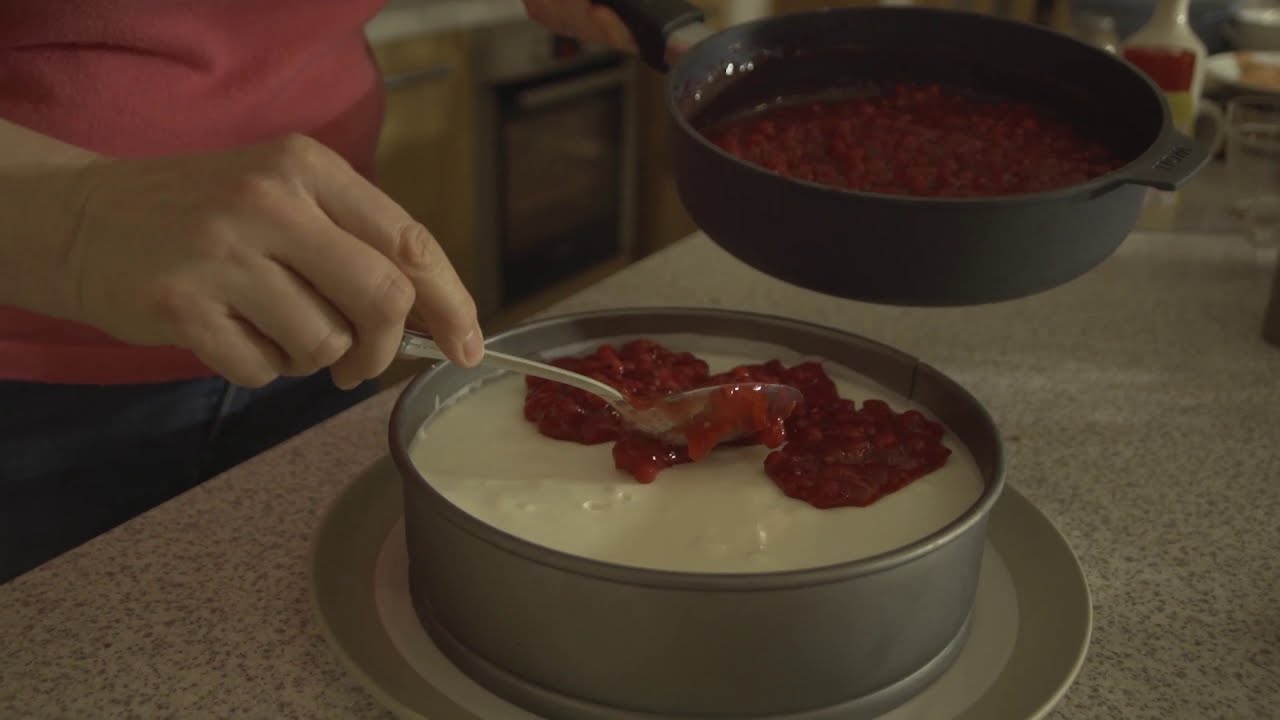 Recept na jogurtov&yacute; cheesecake s ovocn&yacute;m žel&eacute; nepečen&yacute; │ Zuzana Machov&aacute;