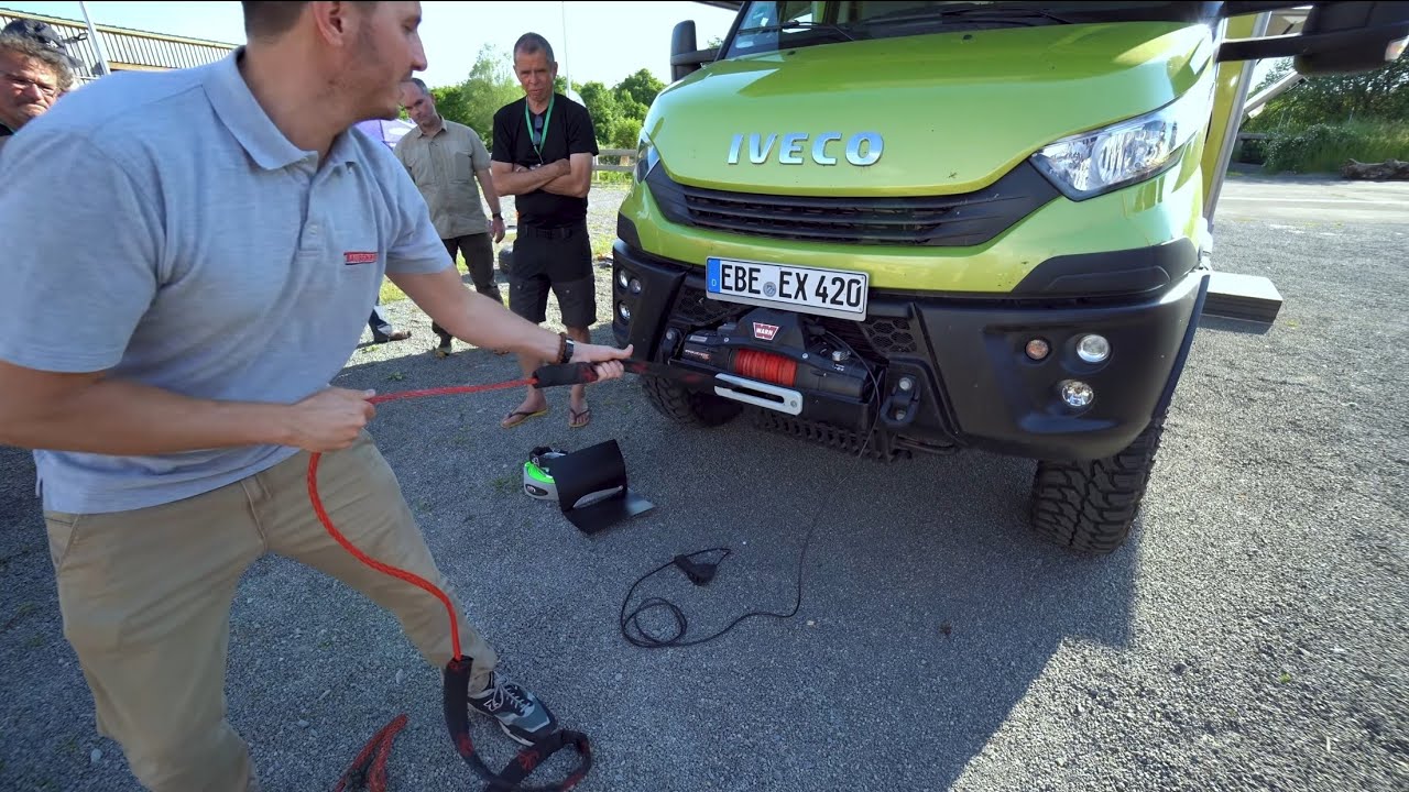 Kann Leben retten: Wohnmobil Schutz- und Bergeausrüstung hautnah erklärt. Werkzeug, Geräte, Winden