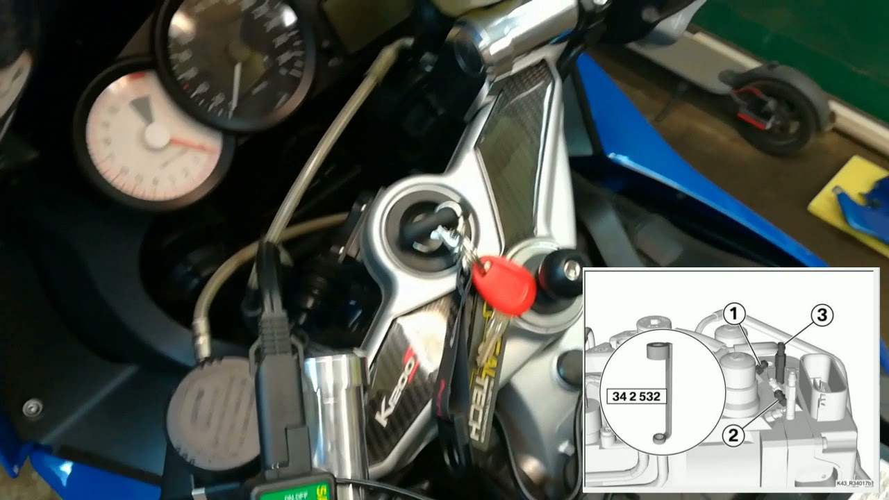 BMW K1200S Прокачивание тормозов с ABS 1
